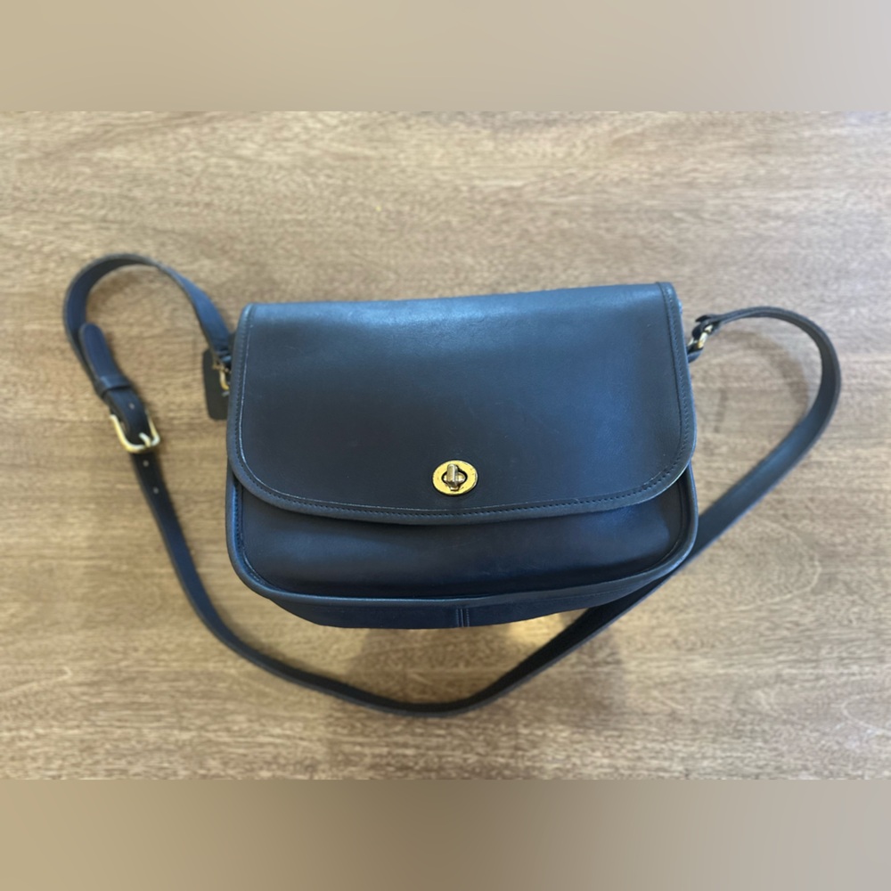 Vintage Coach City Bag navy leather Crossbody adjustable Shoulder strap